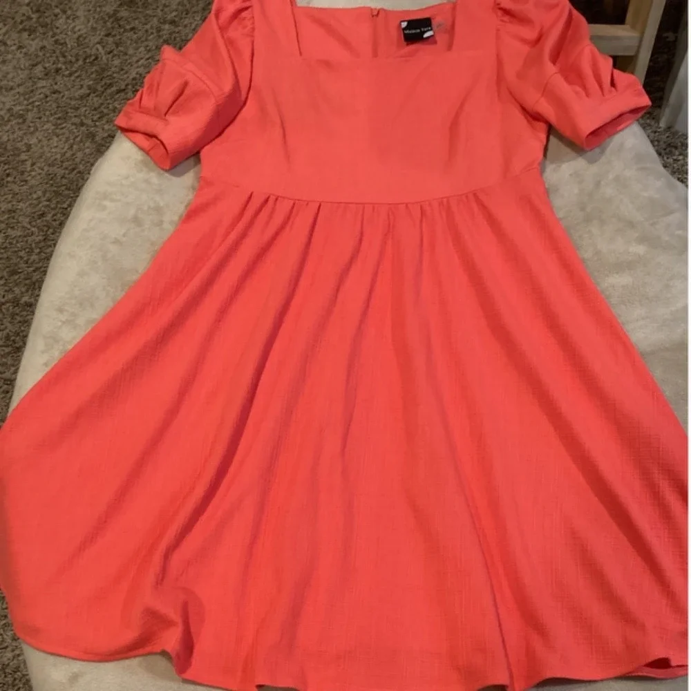 Maison Tara Coral Colored, Square Neck, Puff Sleeve short dress, Size‎ Large